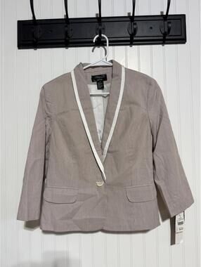 Larry Levine Platinum Pinstripe Blazer Jacket NWT Size 12